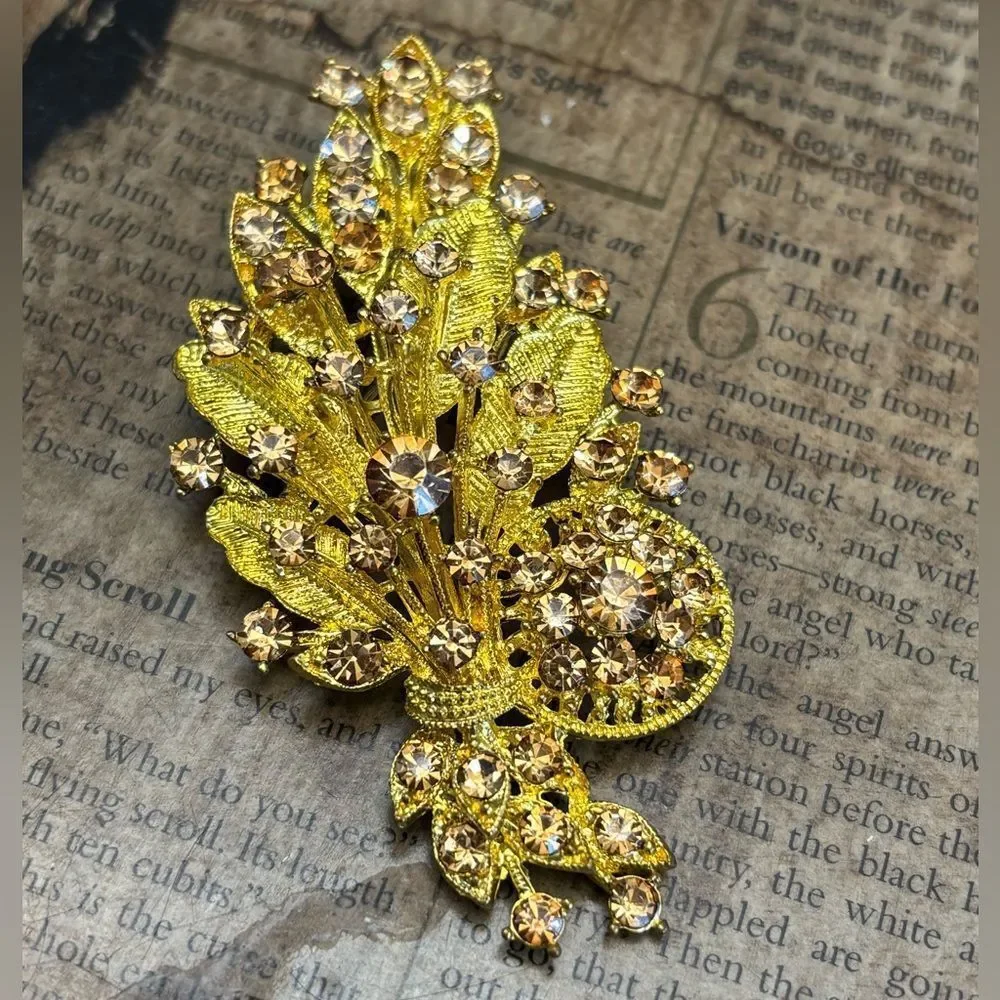 Vintage Gold Tone Rhinestone Floral Spray Brooch Large 3” Champagne Crystal